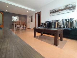 Location Appartement  Avinguda dels països catalans. Se alquila luminoso piso exterior en zona tranquila