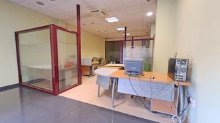Lloguer Local Comercial a Nou Eixample Sud. Local en alquiler en torres jordi