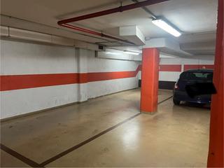 Autoparkplatz in Carrer de girona 5. Aparcamiento para 2 coches y 2 motos en plaa mosn jacinto verd