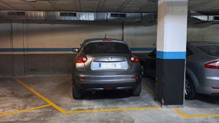 Alquiler Parking coche  Carrer del lleó 54. Aparcamiento en alquiler en calle león