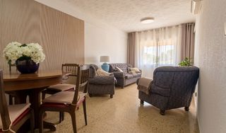 Pis  Carrer de jaume i. Piso céntrico con sol directo y tranquilo