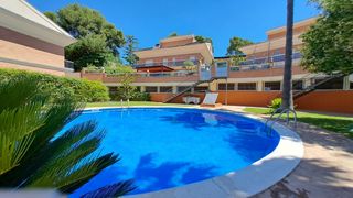 House  Carrer de salvador dalí. Casa pareada en urbanización privada y exclusiva de salou