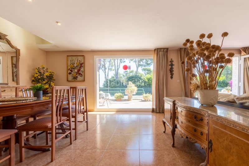Foto a17a5f27-6833-471e-b10a-40841fa555e1. Casa adossada amb xemeneia piscina a pla de maset - cap de Salou Salou