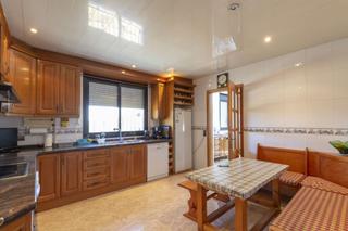 House in Riudoms. Casa con finca en venta en riudoms, 7 dormitorios.