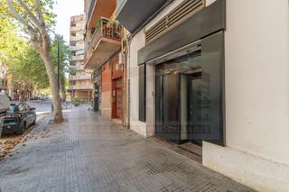 Local Comercial a Centre. Local en venta en barrio  greco del, 1 dormitorio.