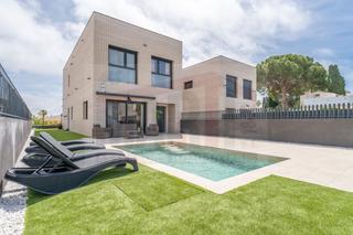 Chalet in Vilafortuny. Chalet en venta en cambrils, 4 dormitorios.