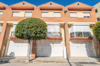 Casa adossada a Constantí. Adosado en venta en constanti, 4 dormitorios.