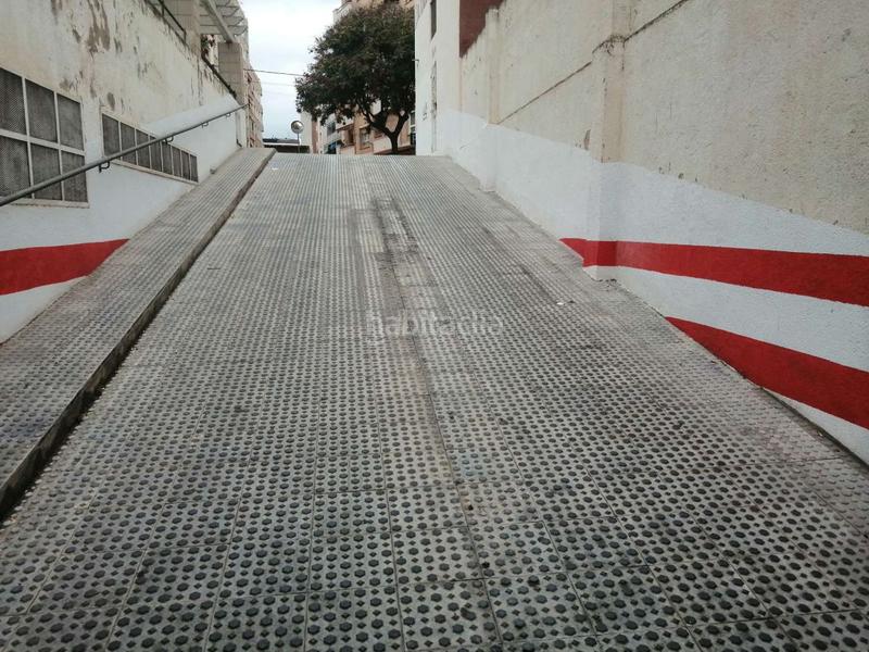 Foto 3a8b3ce3-6f83-45ca-8ce9-e338cbfa93f7. Aparcament cotxe a Ponent Reus