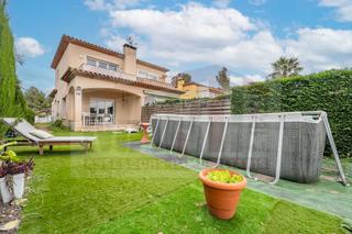 Maison jumelée à Bonmont Terres Noves. Adosado en venta en montroig del camp, 2 dormitorios.