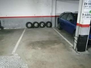 Parking coche en Centre. Aparcamiento en venta en avda. pere ceremoniós.