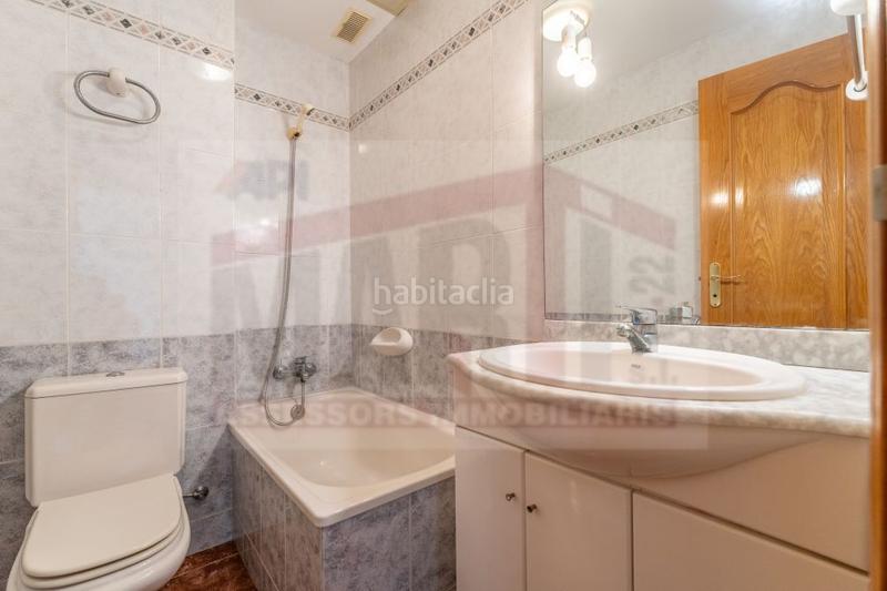 Foto 1882e2f0-9741-4741-a373-ef00d0d6103f. Casa a schiera con riscaldamento parcheggio in Centre Reus