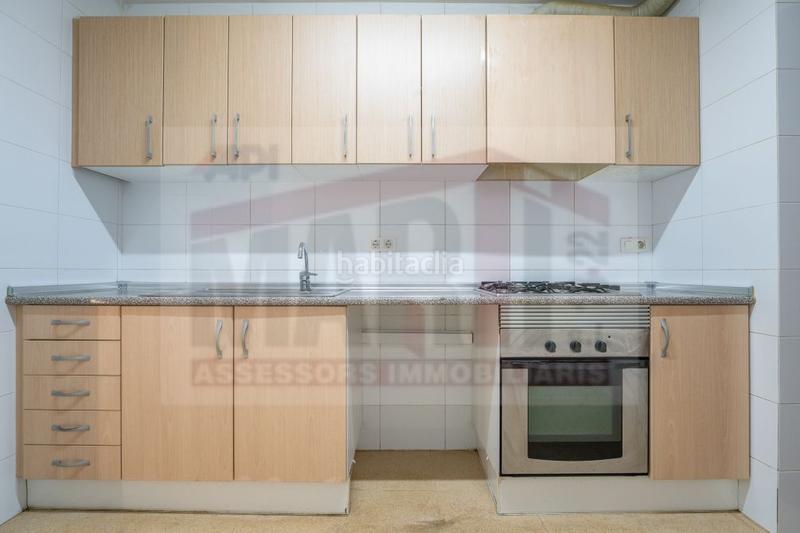 Foto a54db528-4069-4b03-913c-f08a84d5ea36. Pis amb calefacció aparcament a Mestral Reus