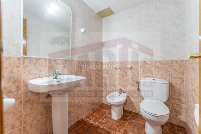 Foto 000c4fb4-bc72-43a4-879d-fca6d9936978. Casa adosada adosado en venta en avda. pere ceremoniós, 5 dormitorios. en Reus