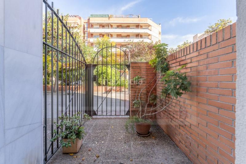 Foto 5f7b3594-4f7b-4d92-bbd2-1b999a032bc8. Casa adosada adosado en venta en avda. pere ceremoniós, 5 dormitorios. en Reus