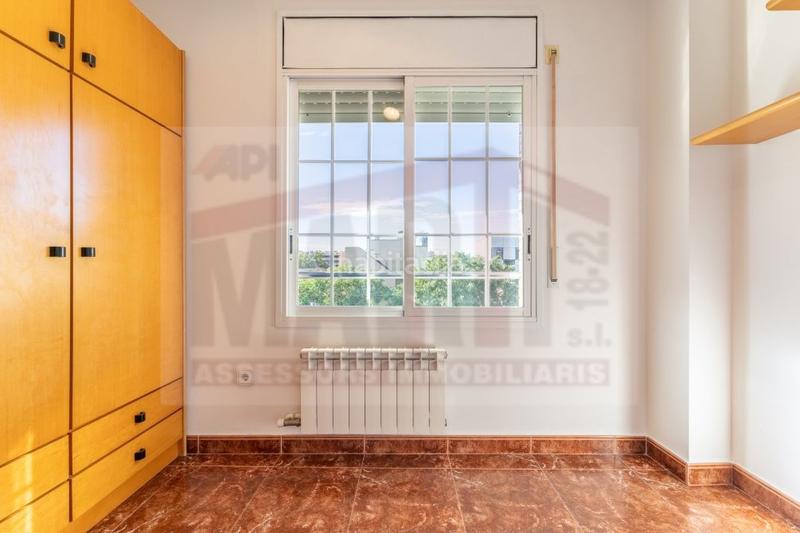 Foto ae43309d-8400-4fd2-93c1-899f6e316b01. Casa adosada adosado en venta en avda. pere ceremoniós, 5 dormitorios. en Reus