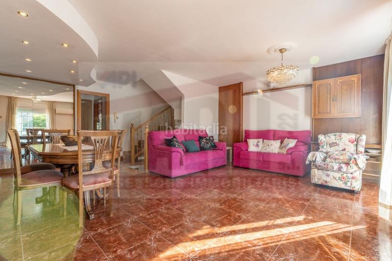 Foto b53b27fd-6d75-4afd-b34a-996728bacadb. Casa adosada adosado en venta en avda. pere ceremoniós, 5 dormitorios. en Reus