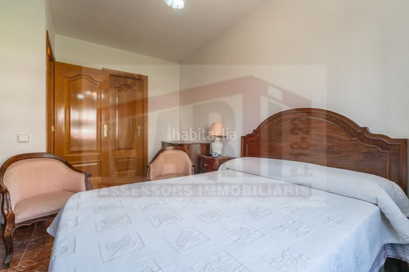 Foto eb440558-6c5a-4908-acf9-302382a85c99. Casa adosada adosado en venta en avda. pere ceremoniós, 5 dormitorios. en Reus