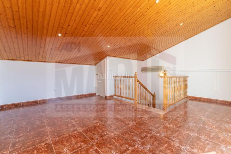 Foto f6548838-ed5e-4b7d-ba73-b9fa71a41c04. Casa adosada adosado en venta en avda. pere ceremoniós, 5 dormitorios. en Reus