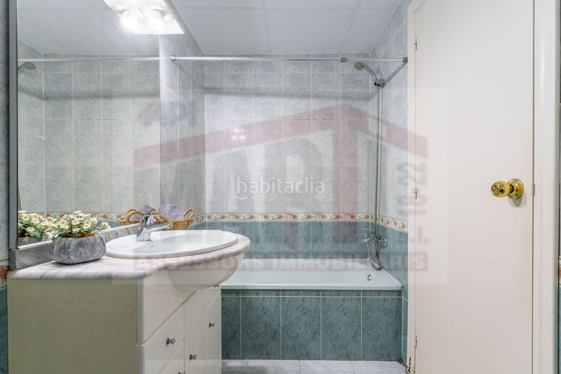 Foto 0fe6474b-bafa-44c7-a45e-5ca9e3bf3e28. Pis amb calefacció aparcament a Mestral Reus