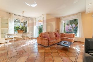 Chalet à Els Ametllers. Pareado en venta en urbanización  vilafortuny, 3 dormitorios.