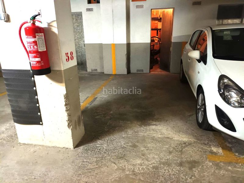Foto 4201bdf9-cfb1-4c40-8c37-a387346fe9f5. Aparcament cotxe a Centre Reus