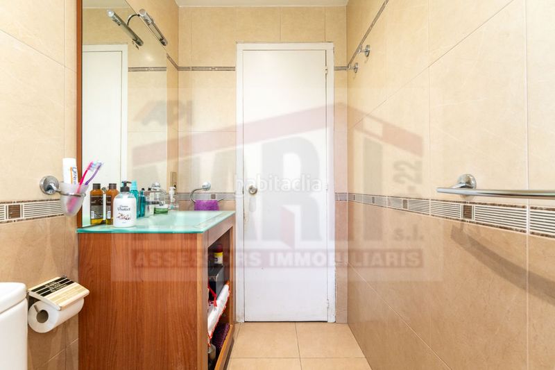 Foto e096e739-89ce-4ccd-ae96-077cb1477e9b. Masia amb piscina a Botarell