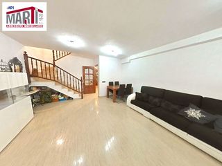 Reihenhaus in Migjorn. Adosado en venta en barrio juroca, 4 dormitorios.
