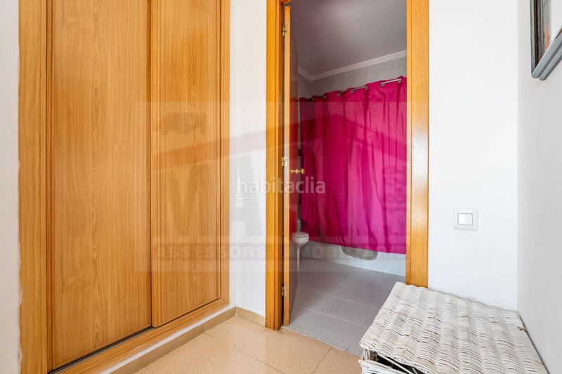 Foto b11b7674-64dd-4719-89b0-57661ac5dbab. Casa adossada amb calefacció aparcament piscina a Constantí