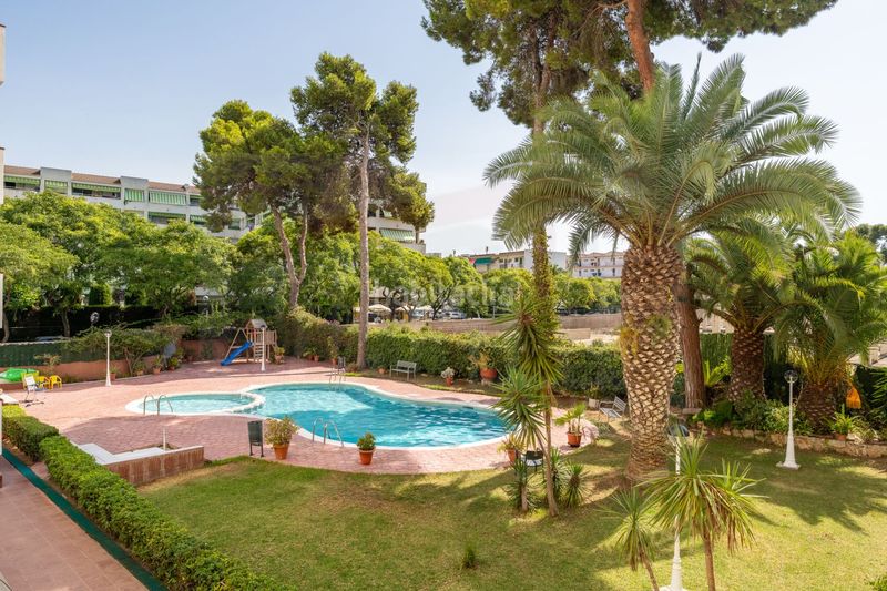 Foto ce751f03-52b5-420b-b659-4f02f7df88db. Pis amb calefacció aparcament piscina a Mar i Camp - Platja dels Capellans Salou