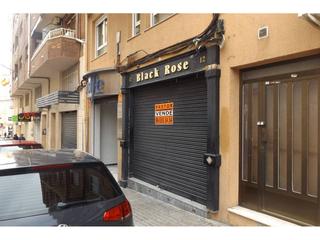 Local Comercial  Carrer reis catòlics. Se vende local comercial para hosteleria.
