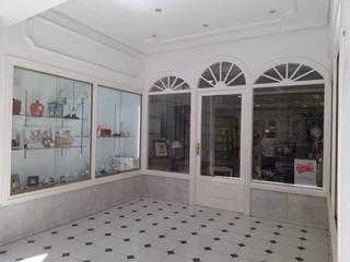 Lloguer Local Comercial  Constitución. Local comercial en pleno centro