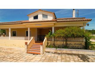 Xalet a Castalla. Chalet con piscina en venta