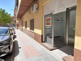 Lloguer Local Comercial  Calle jose cremades mompo. Local comercial junto a reyes magos en alquiler