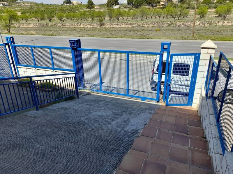Foto 873722a3-1d0d-45f4-9587-bc62d9bc8b77. Affitto ufficio con parcheggio in Ibi