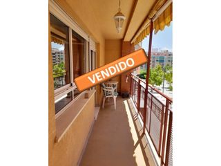 Etagenwohnung  Calle alacant. Precioso piso muy soleado con balcón, patio y garaje cerrado  ex