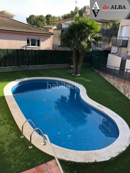 Foto 252e1fdf-06d1-4a36-8279-6efc89e39dd7. Casa adossada amb xemeneia calefacció aparcament piscina a Sant Andreu de la Barca