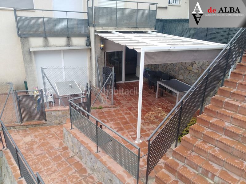Foto 2a856f8f-1d93-4540-9488-5b8fc499e76d. Casa adossada amb xemeneia calefacció aparcament piscina a Sant Andreu de la Barca