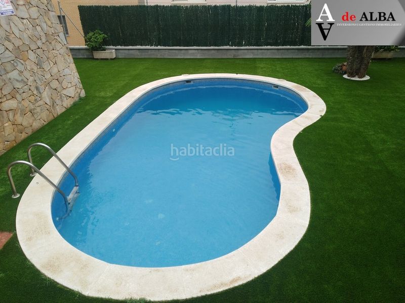 Foto b7e7e85a-7c0e-464f-a524-919cb964844f. Casa adossada amb xemeneia calefacció aparcament piscina a Sant Andreu de la Barca