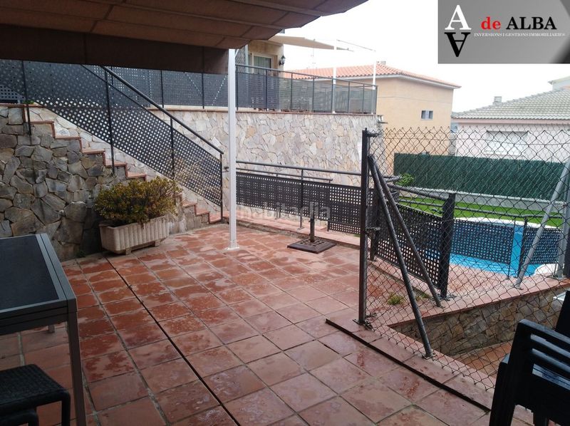 Foto bbbde871-4d48-47e1-aa6e-ba021bf3869e. Casa adossada amb xemeneia calefacció aparcament piscina a Sant Andreu de la Barca