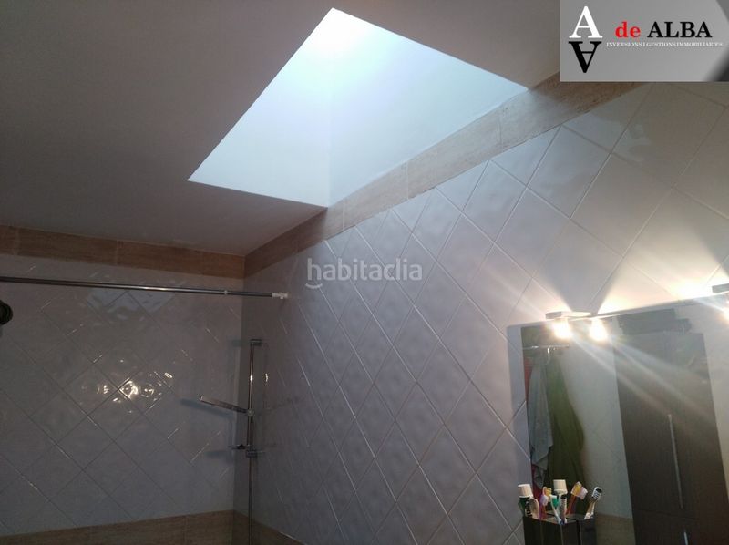Foto d5c987ca-c45d-4f36-9d60-e022248685ef. Casa adossada amb xemeneia calefacció aparcament piscina a Sant Andreu de la Barca