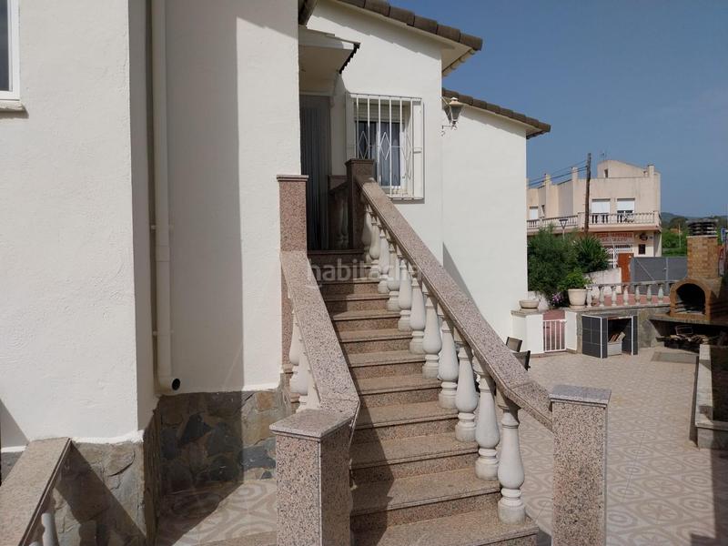 Foto 12998bbf-af35-4f1d-aabb-205b8aff0357. Casa adossada amb calefacció aparcament piscina a Vendrell (El)