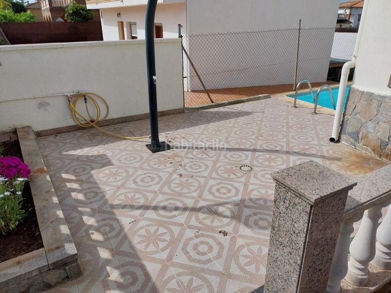 Foto de48e787-8eb9-4958-9a99-9d8be593b195. Casa adossada amb calefacció aparcament piscina a Vendrell (El)