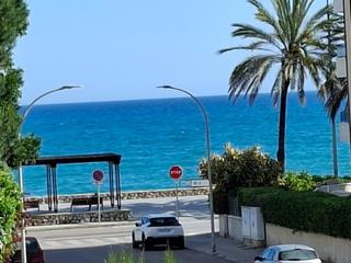 Pis a L´Estany. Piso con vistas al mar con piscina