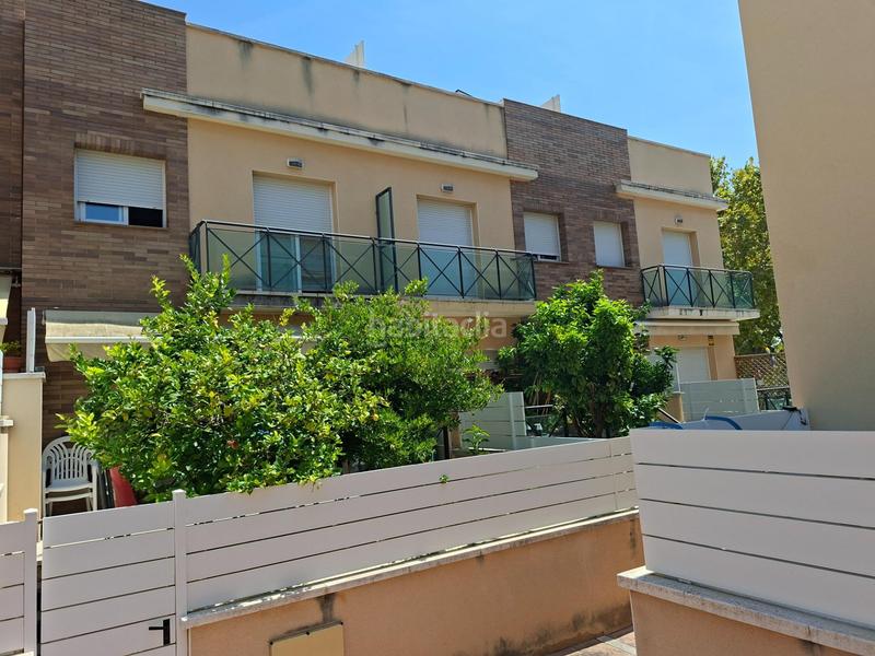 Foto a44ebb6f-e0e9-4e5b-afc2-fde4c5054d5f. Casa adosada  con piscina comunitaria en la mejor zona en Calafell