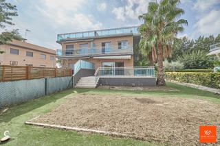 Maison jumelée à La Mora. Casa con jardin al lado de la playa