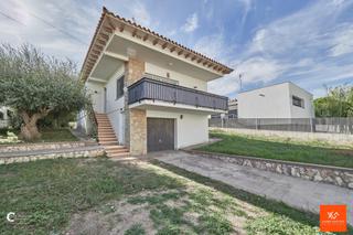 Xalet a Calafell Residencial. Casa individual con jardin