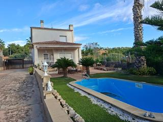 Chalet à Segur de Calafell Nucli Urbà. Gran casa individual con piscina