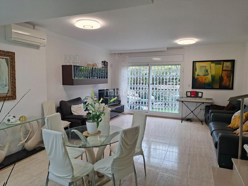 Foto 18d9fc20-3f4e-40b4-bda3-4ba3878ed840. Casa adossada amb aparcament piscina a Calafell residencial Calafell
