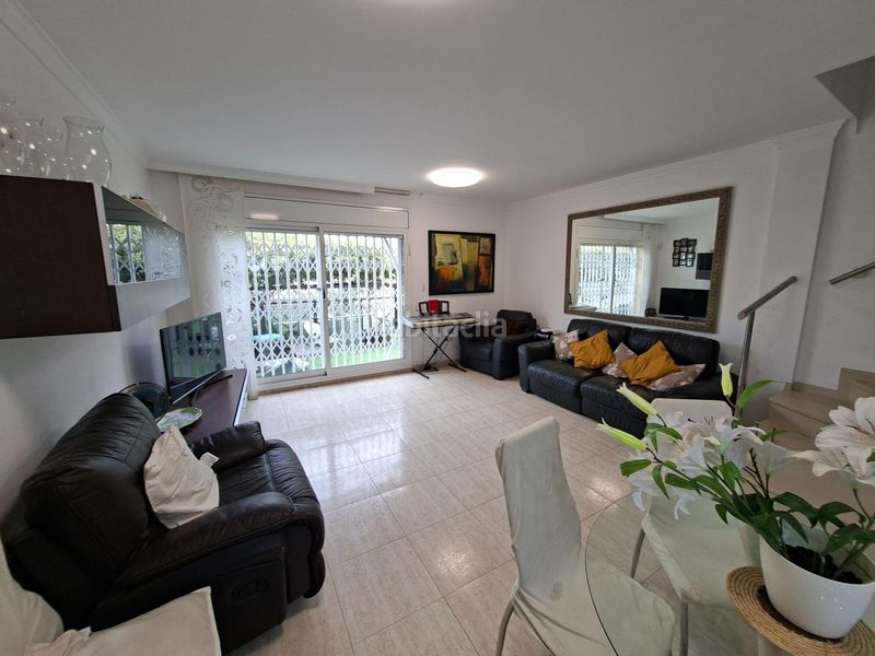 Foto a1a20a56-d872-446e-bc94-af05416ecf09. Casa adossada amb aparcament piscina a Calafell residencial Calafell