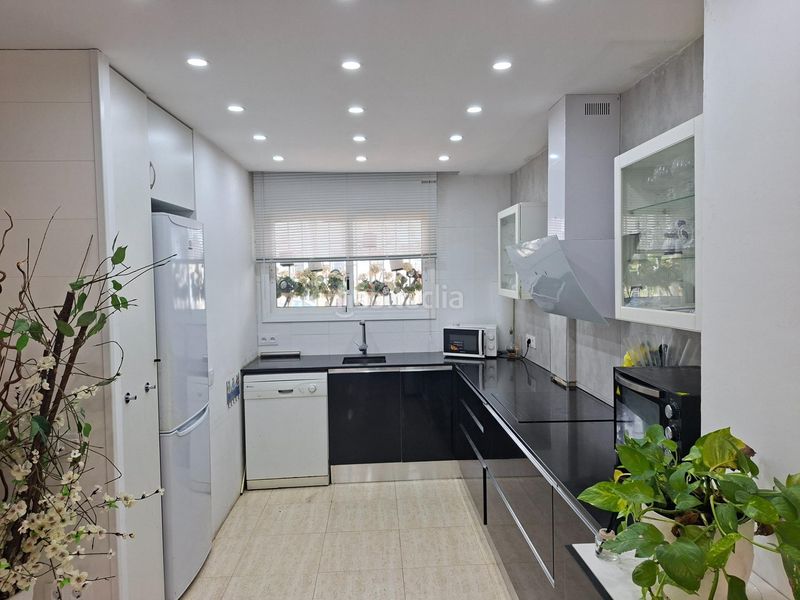 Foto c9675632-9d2b-4f0a-aa08-513d793bd16b. Casa adossada amb aparcament piscina a Calafell residencial Calafell
